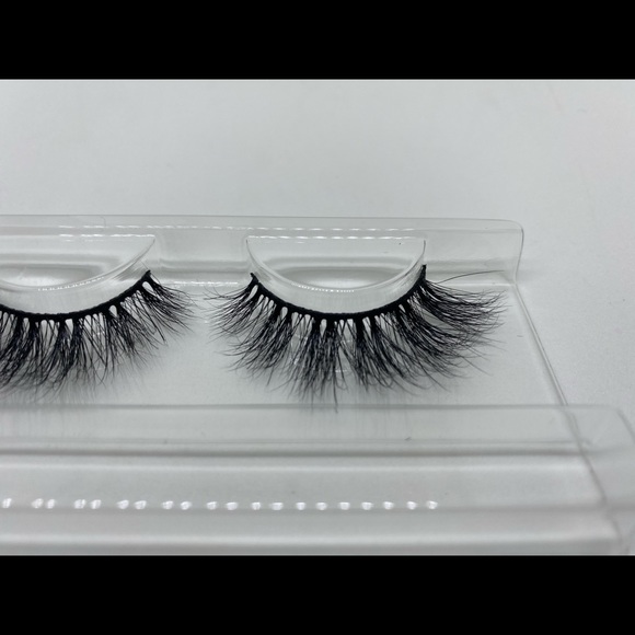JHaley Beauty LLC Luxury Mink Lashes - Picture 9 of 10